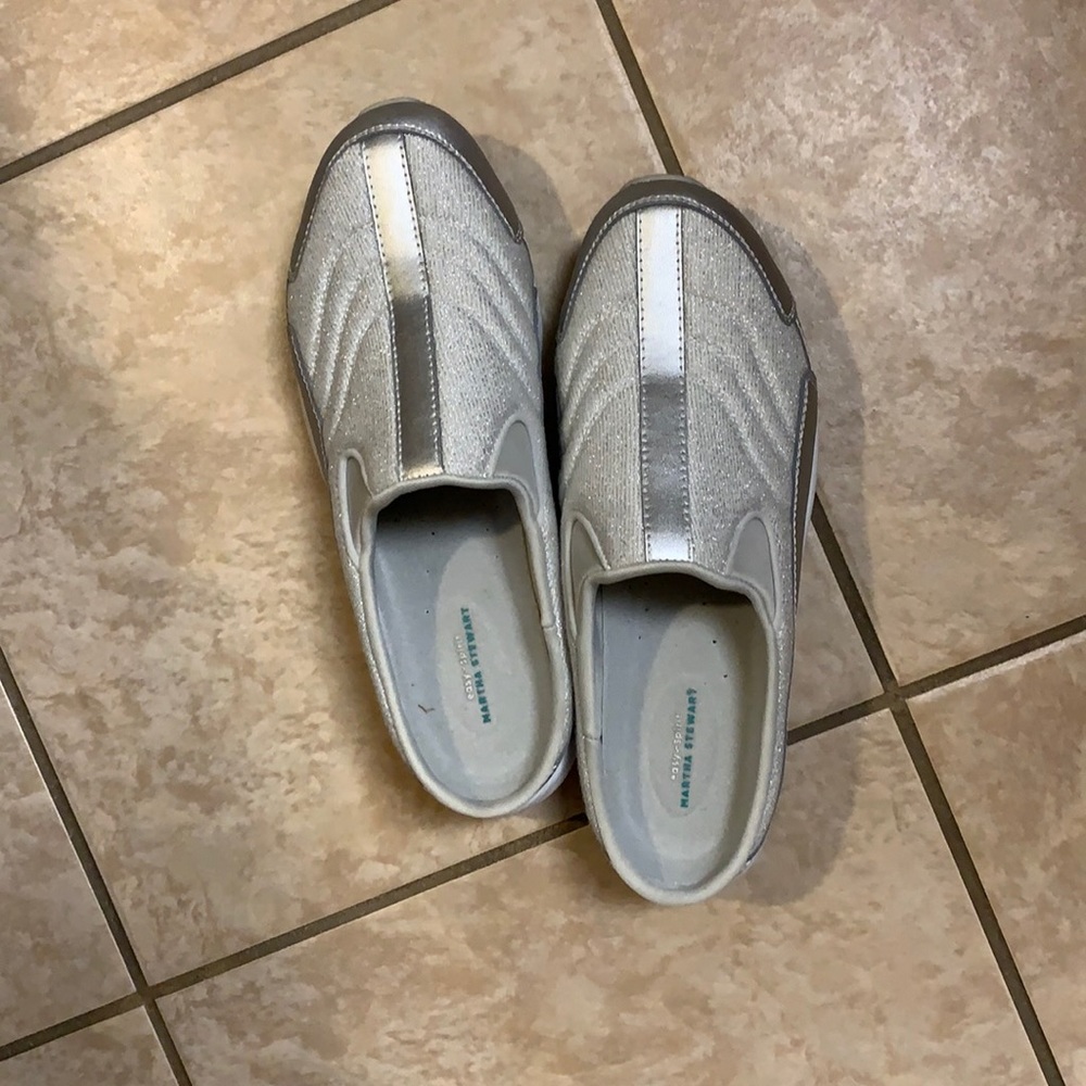 Easy Spirit Martha Stewart Silver shoes women’s Travelport clogs Great Condition